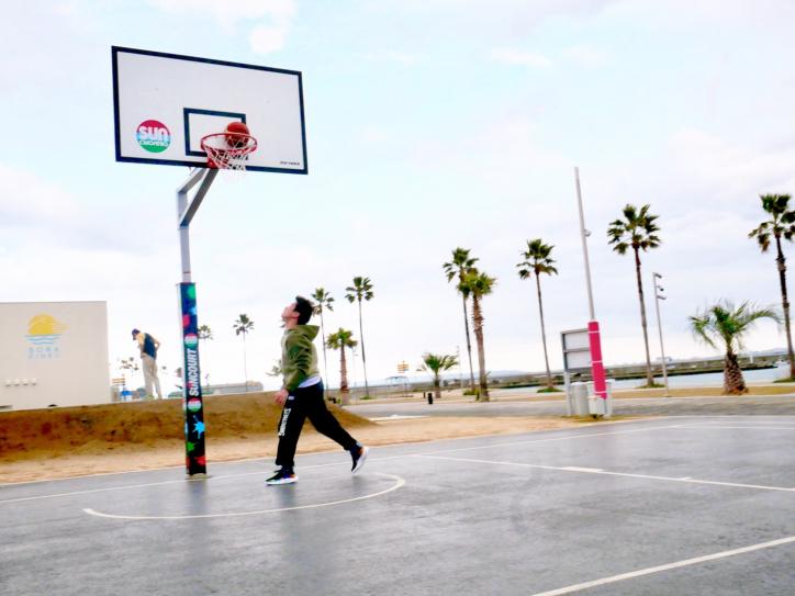 <font color='blue' size='2'>He plays basketball after going through injuries and surgeries. Since he’s a player who went through injuries and surgeries himself, he truly understands the feeling of the athletes who come to his exam room.</font>