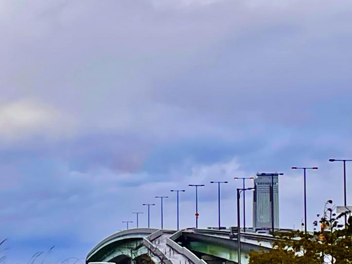 <font color='blue' size='2'>It started raining as soon as we finished photo shoot, and it was lucky to see a faded rainbow on the way back! Sunny weather follows Dr. Ikeda, I think his future will be happy.</font>